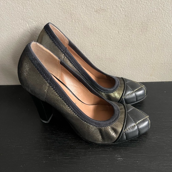 Daniblack Women's Reese Pump Elegant Antique Gold Black Quilted Heels Cap Toe 6 - Picture 2 of 6